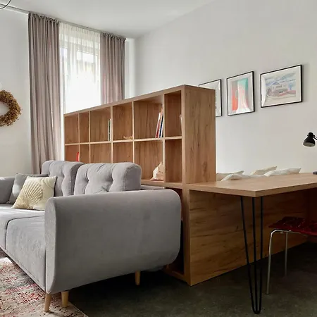 Center Near Train And Bus Station Lägenhet