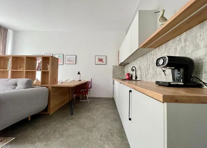 Center Near Train And Bus Station アパート